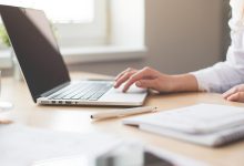 simplifying-hybrid-workforce-management-with-desk-booking-software